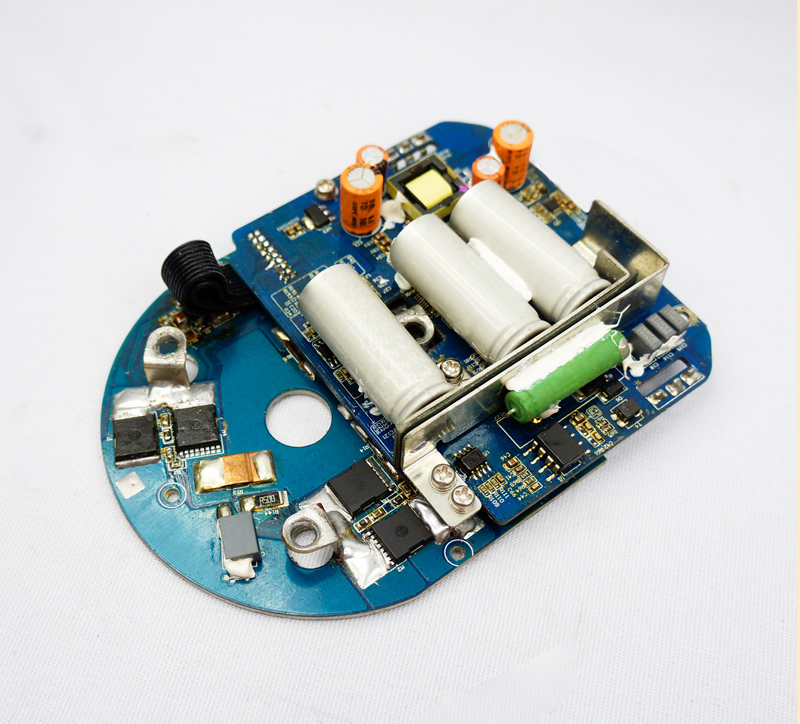 Low voltage non-inductive driver 12V,100A